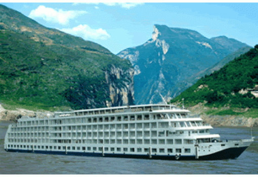 El elegante Viking Century Sun fondeando en el Yangtze